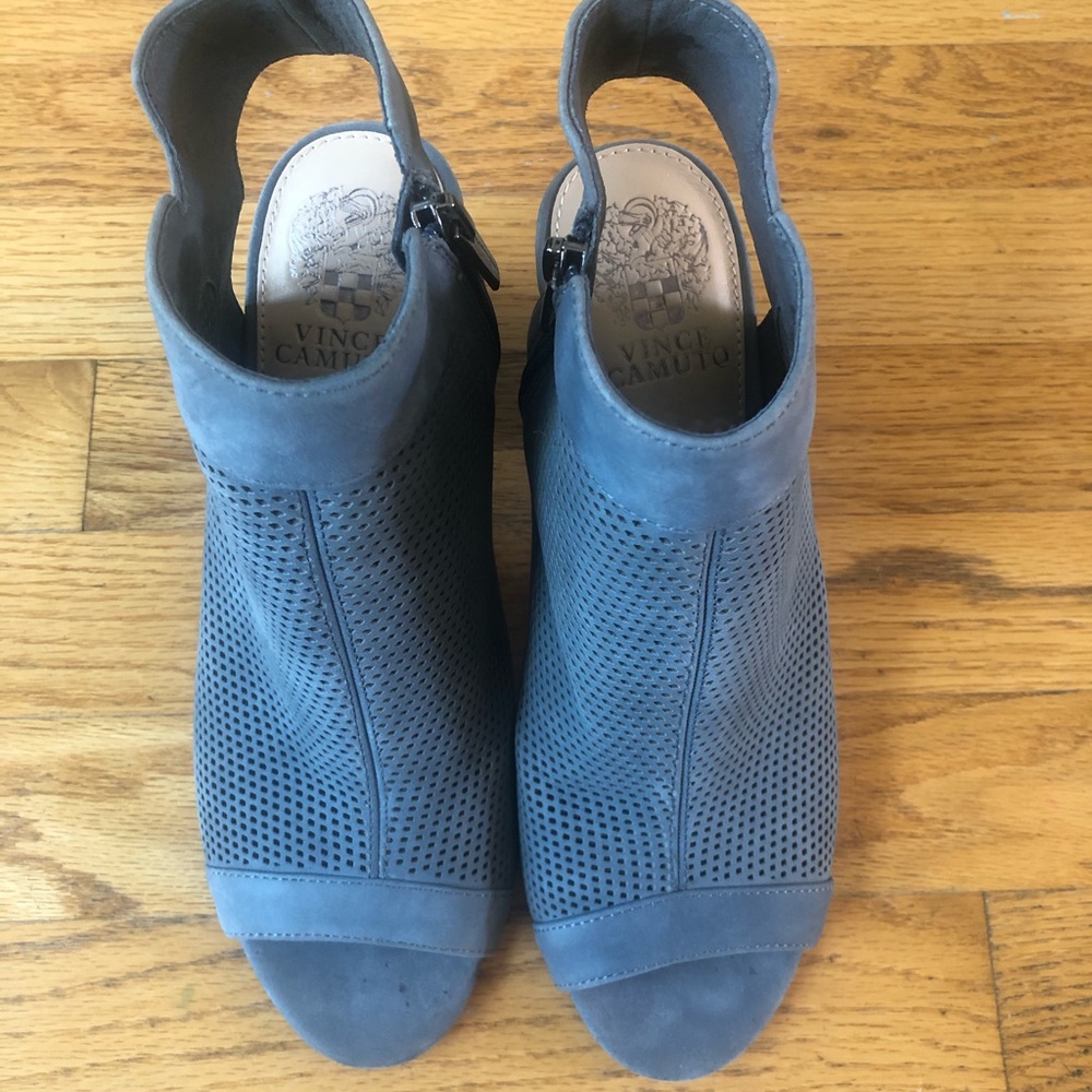 Vince Camuto-LIKE NEW